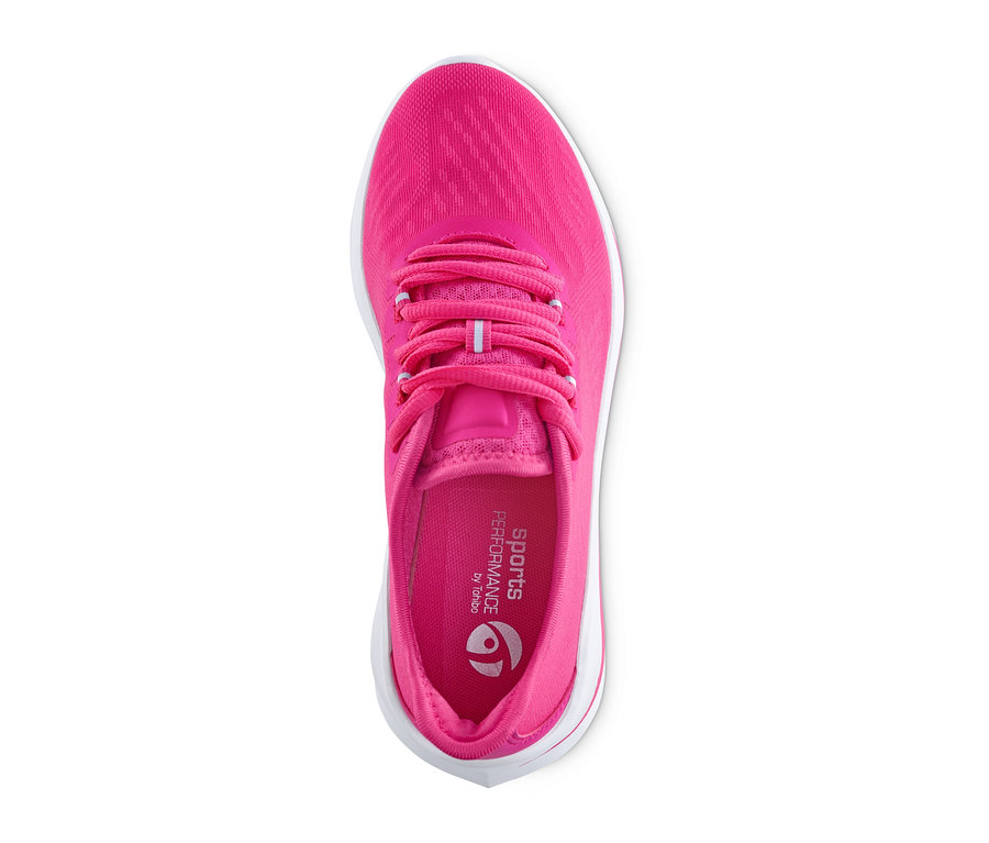 Szczegółowy widok z góry różowego buta typu sneakers z białą podeszwą.