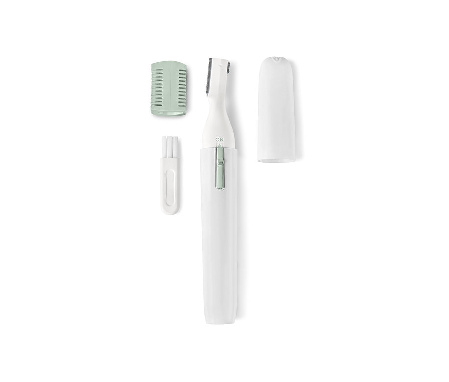 Zbliżenie elektrycznej golarki kosmetycznej z nasadkami i szczoteczką do czyszczenia.