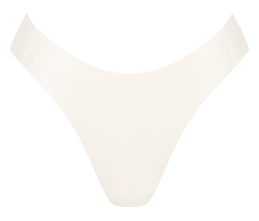 Zbliżenie na figi typu high-leg sloggi ZERO Feel 2.0 w kolorze jedwabistej bieli.