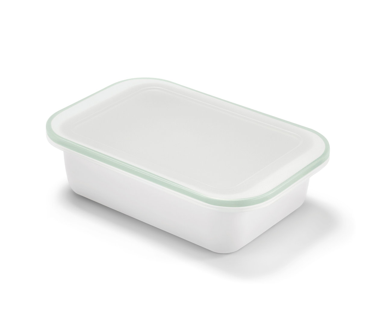 Biała emaliowana forma do zapiekania z pokrywką.
