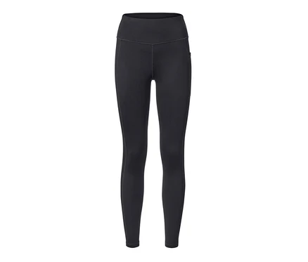 Czarne legginsy termoaktywne.