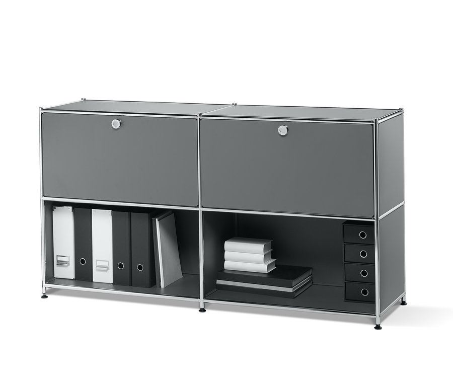 Szara metalowa szafka typu sideboard z 2 przegrodami z klapami i półkami z książkami i segregatorami.
