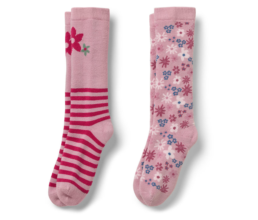 Dwie pary różowych podkolanówek. Jedne w czerwone paski z kwiatem, drugie w kwiatowy wzór.