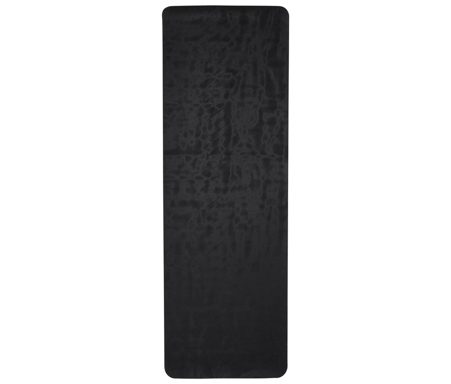 Czarna mata do jogi na białym tle.