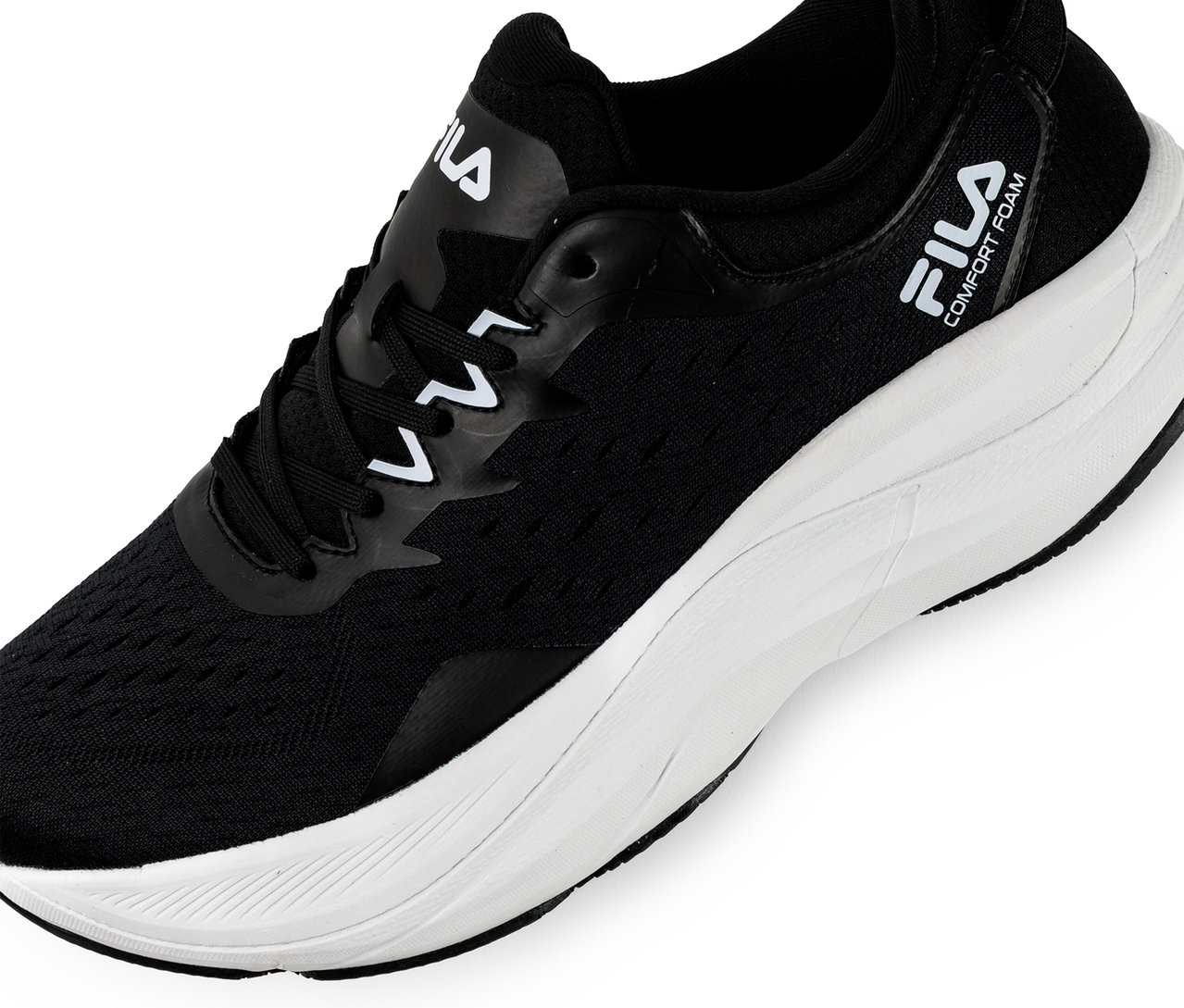 Czarno-białe sneakersy męskie FILA Retron z białą podeszwą i białym logo Fila z boku.