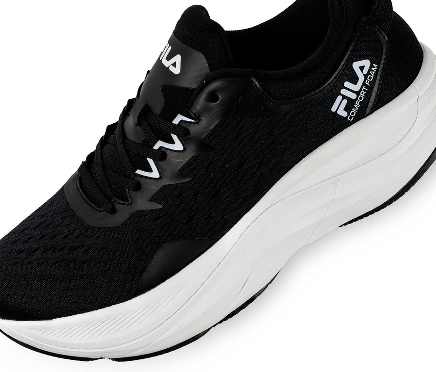 Czarno-białe sneakersy męskie FILA Retron z białą podeszwą i białym logo Fila z boku.