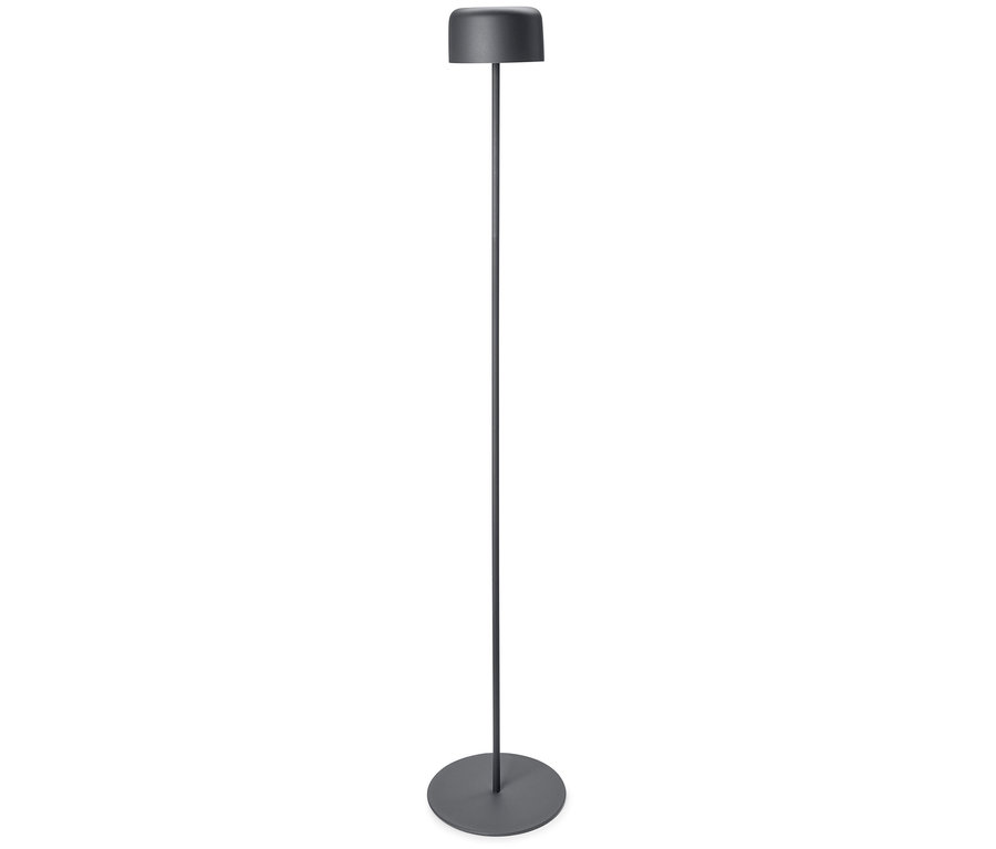 Szara lampa podłogowa stojąca na białym tle.