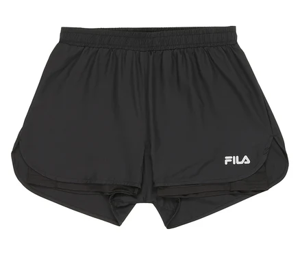 Czarne szorty damskie FILA, widok z przodu.