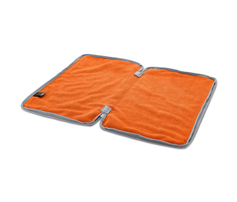 Pomarańczowa podkładka 2 w 1: podkładka pod nogi i worek na mokre rzeczy z szarym brzegiem.