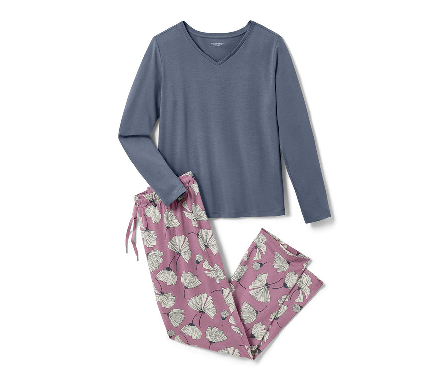 Niebieska piżama z długim rękawem i spodnie w kwiaty.