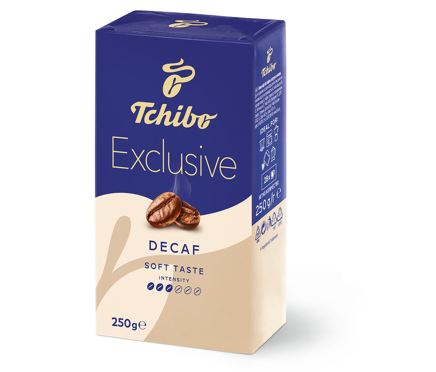Opakowanie kawy mielonej Tchibo Exclusive Decaf 250g. Opakowanie jest ciemnoniebieskie z logo Tchibo i dwoma ziarnami kawy.