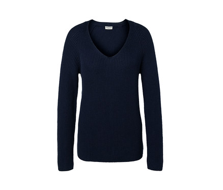 Granatowy sweter z dekoltem w serek.