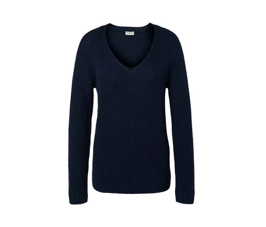 Granatowy sweter z dekoltem w serek.