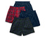 Cztery pary bokserek męskich z elastycznym pasem: dwie niebieskie, jedne w czerwoną kratę i jedne w zieloną kratę.