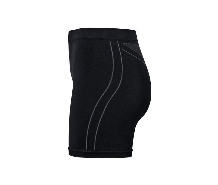 Szczegółowy widok czarnych bokserek rowerowych.