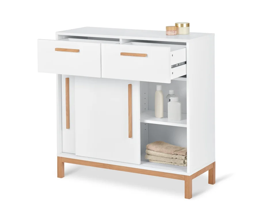 Biała szafka typu sideboard „Eklund” z dwoma szufladami i drzwiami przesuwnymi, jedna szuflada jest otwarta.