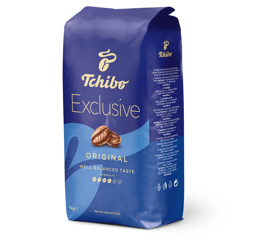 Opakowanie kawy Tchibo Exclusive. Na opakowaniu widoczne są ziarna kawy.