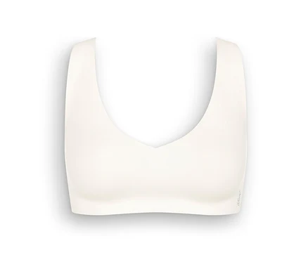 Zbliżenie na biały biustonosz bralette sloggi ZERO Feel 2.0.