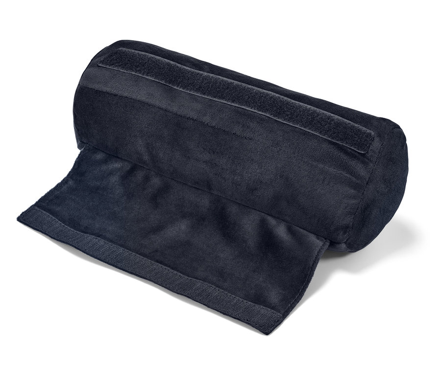 Czarna, cylindryczna poduszka z otwartym rzepem.