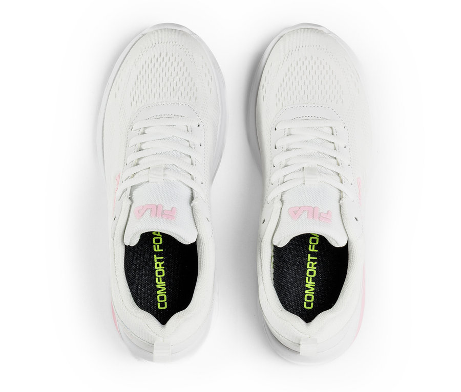 Dwa białe damskie sneakersy FILA Specctris leżą obok siebie.