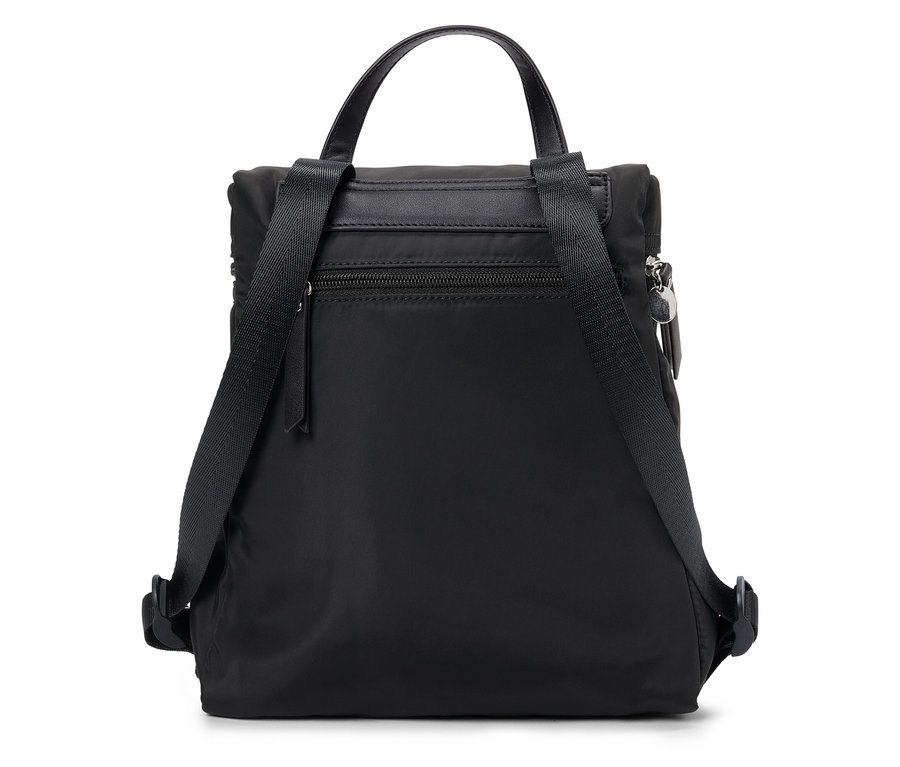 Widok z tyłu czarnego plecaka z uchwytem i regulowanymi ramiączkami.