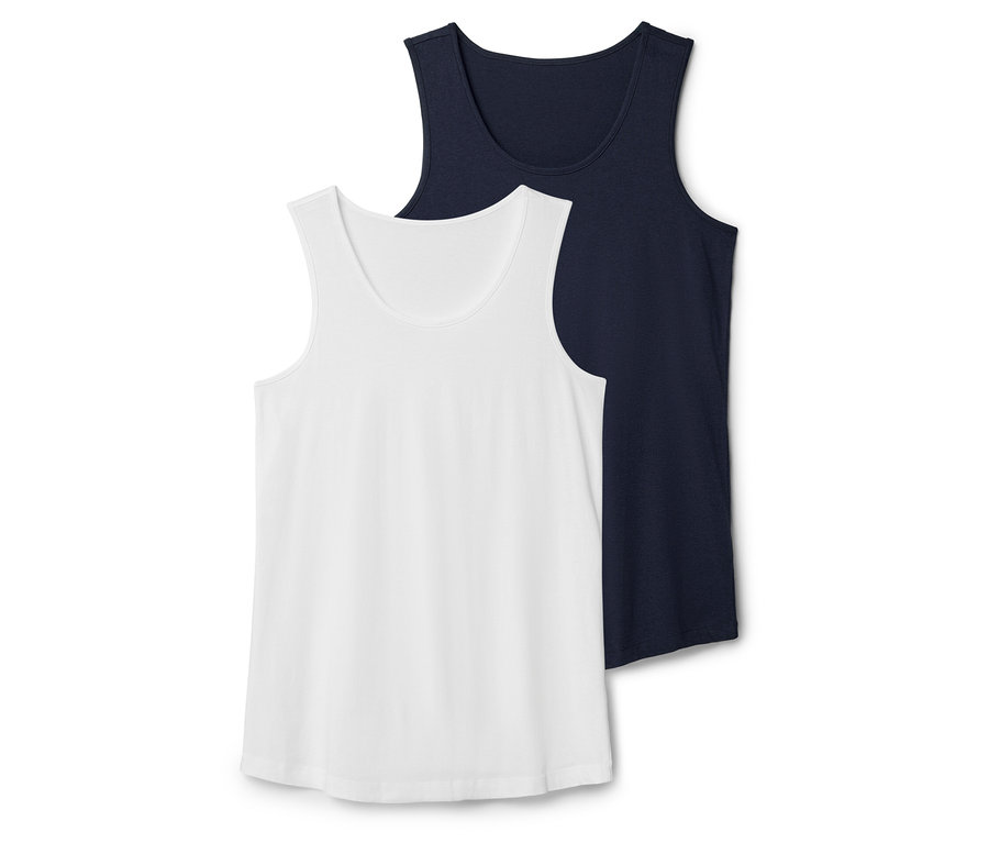 Dwa podkoszulki, jeden biały i jeden granatowy, leżą na sobie.