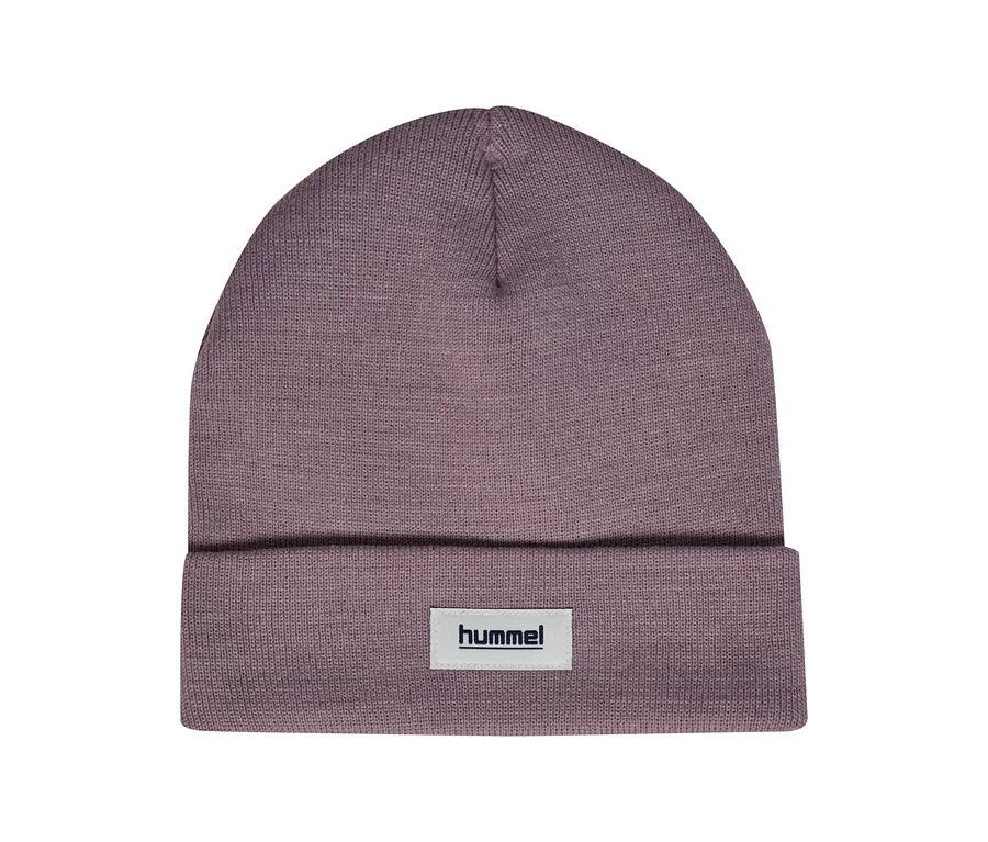 Czapka hummel® „HMLJR Knit Beanie”, jasnofioletowa. Jasnofioletowa czapka dzianinowa z wywiniętym brzegiem i białym logo hummel®.