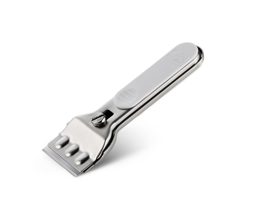 Skrobak do usuwania uporczywych zabrudzeń na białym tle.