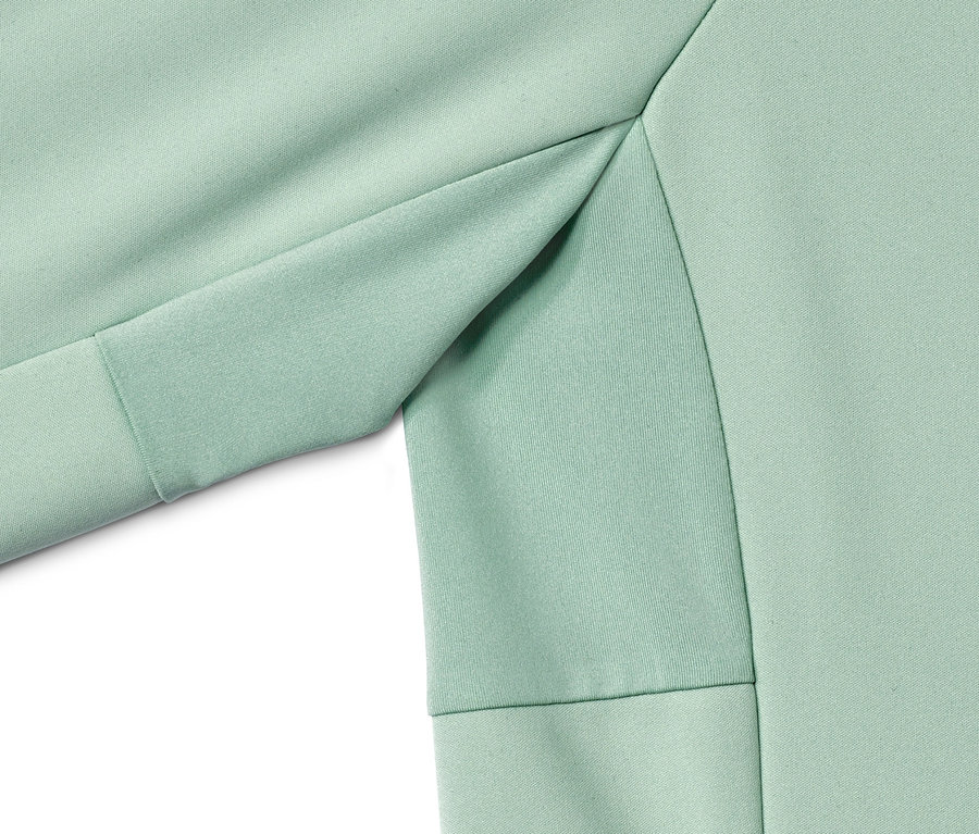 Szczegół rowerowej kurtki funkcyjnej.