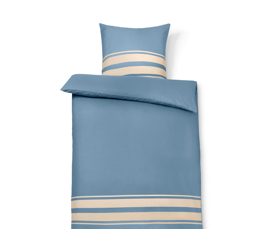 Niebieska pościel z mikrowłókna w kremowe paski.