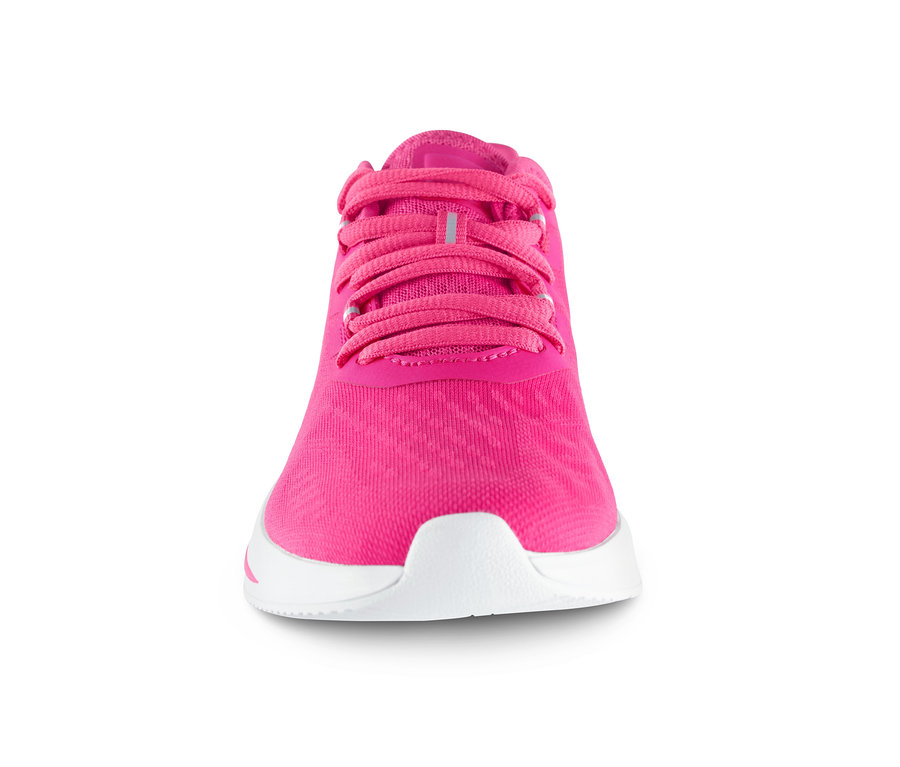 Szczegół buta typu sneakers.