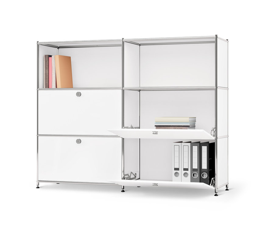 Biała metalowa komoda »CN3« z przestawnymi komorami z klapami, częściowo otwarta, z książkami i segregatorami.
