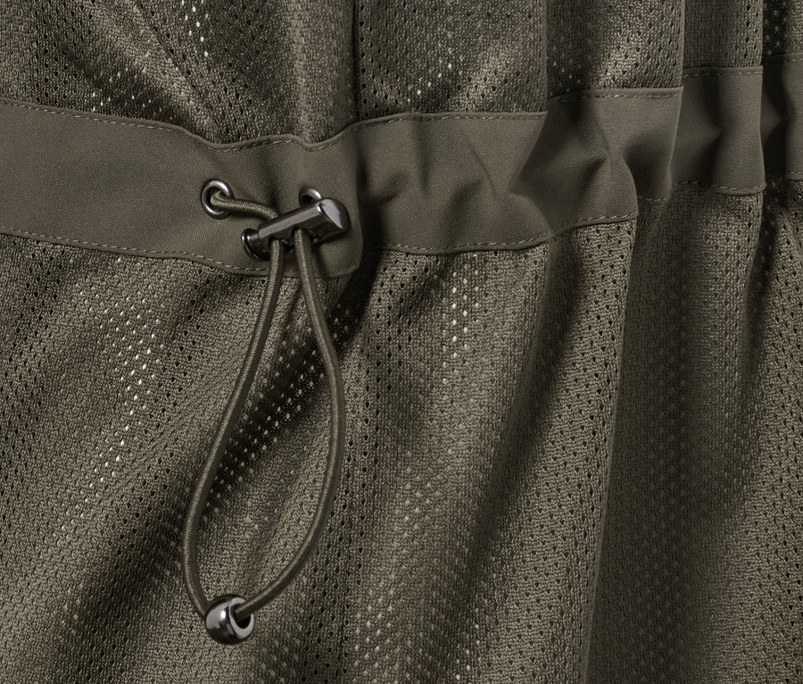 Detal oliwkowozielonego płaszcza przeciwdeszczowego 3 w 1 z kamizelką ze sznurkiem.