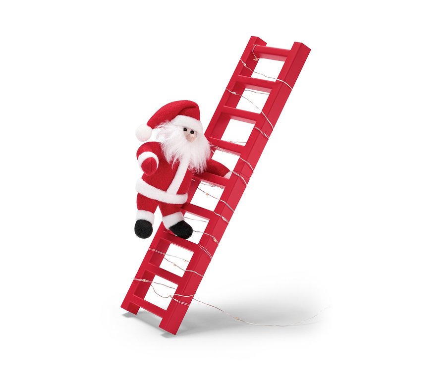 Lalka Świętego Mikołaja wspina się po czerwonej drabinie z łańcuchem świetlnym LED, zestaw dekoracji bożonarodzeniowych.