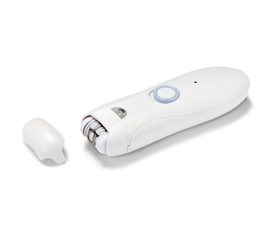 Szczegółowe ujęcie białego depilatora do twarzy z odłączaną nasadką.