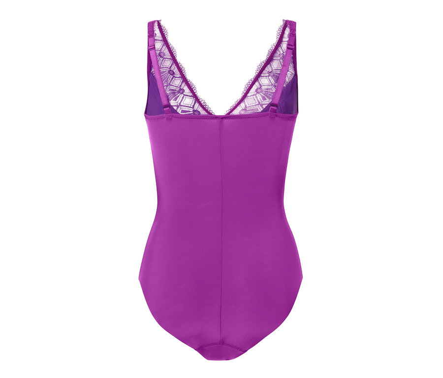 Szczegółowy widok fioletowego body z koronką.