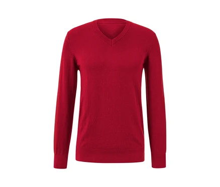 Czerwony sweter z dekoltem w serek.