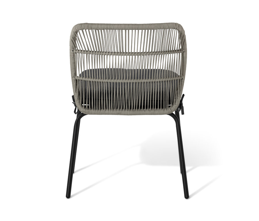 Szczegółowy widok z tyłu krzesła z plecionką tekstylną i szarą poduszką.