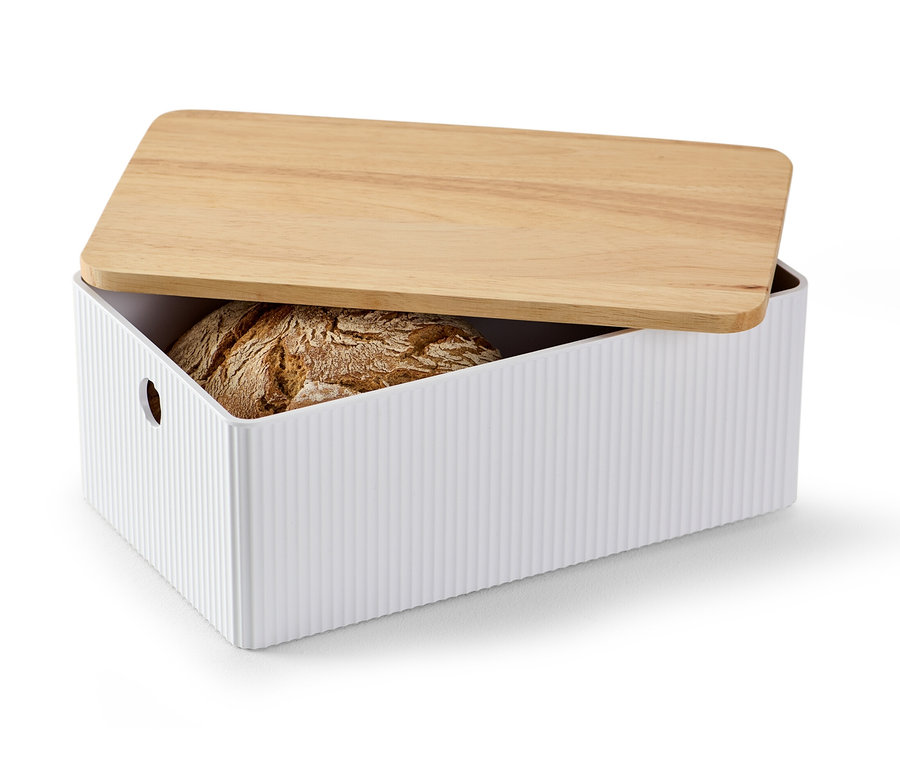 Chlebak z deską do krojenia z bochenkiem chleba.