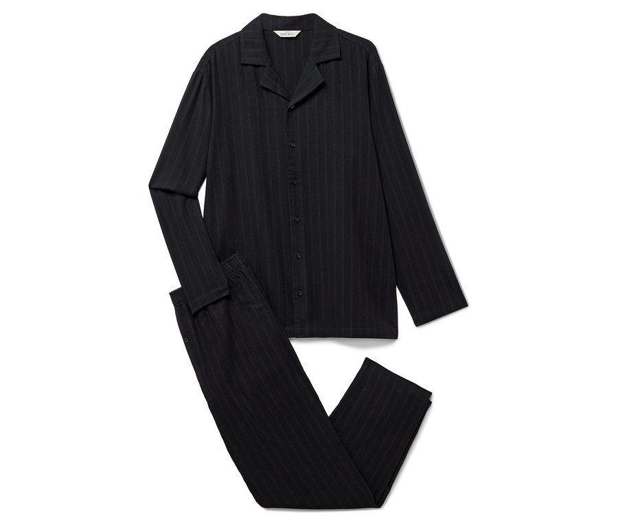 Czarny, prążkowany zestaw piżamy składający się z bluzki z długim rękawem i spodni.