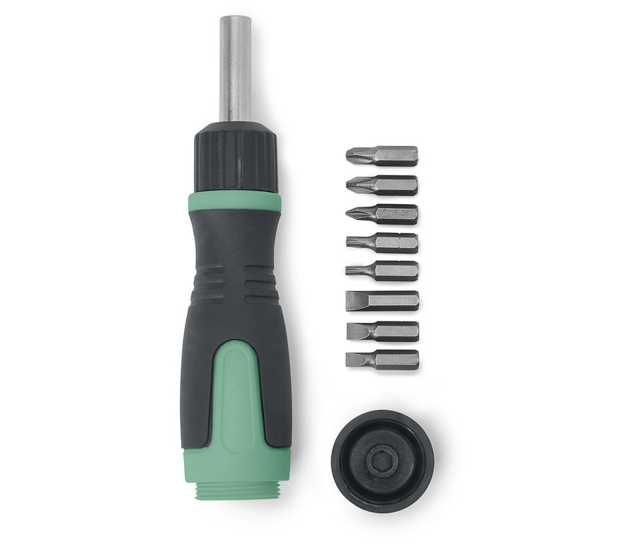 Magnetyczny śrubokręt z grzechotką i różnymi bitami.