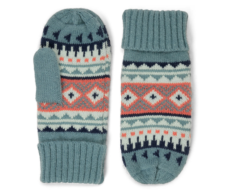 Dwie dziergane rękawice w odcieniach niebieskiego i pomarańczowego z geometrycznymi wzorami.