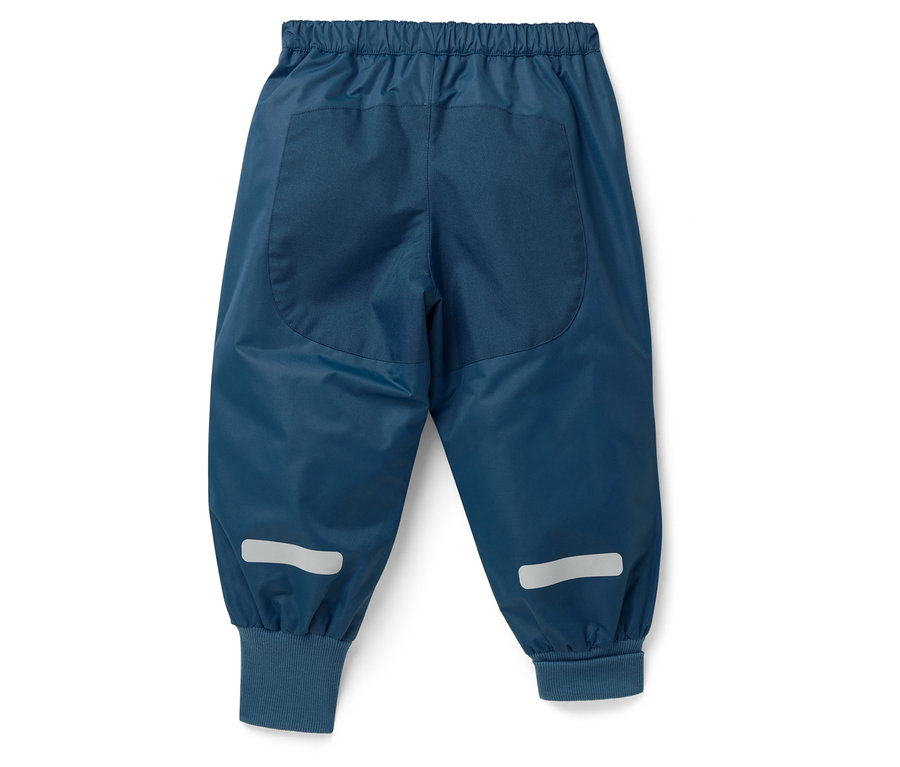 Niebieskie spodnie dziecięce z elastycznym pasem i odblaskowymi paskami na nogawkach.