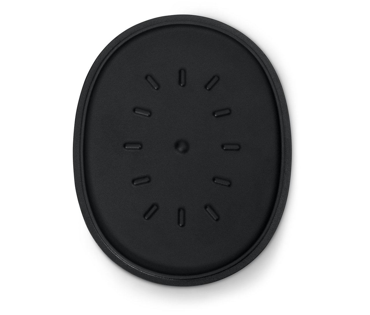 Czarna, owalna podkładka z rowkami.