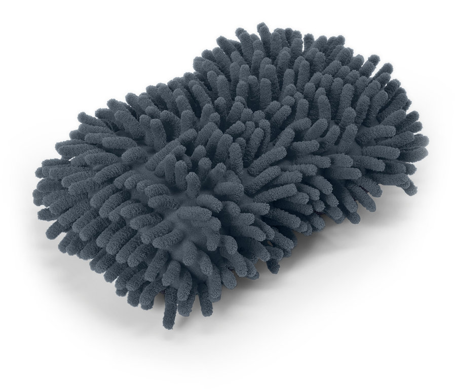 Szara ściereczka do kurzu z mikrofibry chenille leży na białym tle.