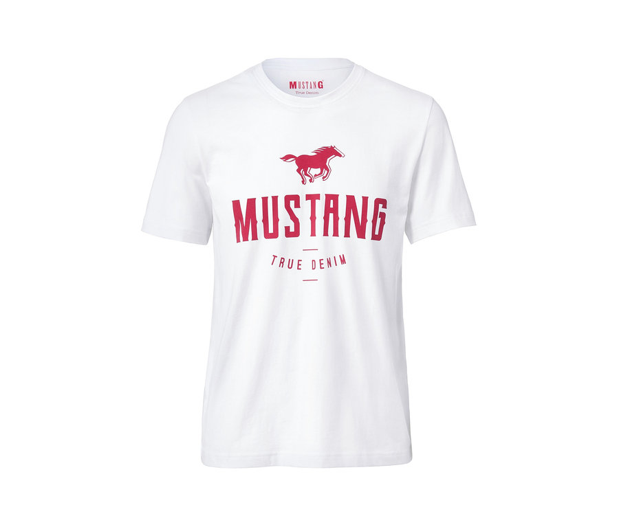Biała koszulka męska z krótkim rękawem »Mustang« z czerwonym logo konia i napisem.