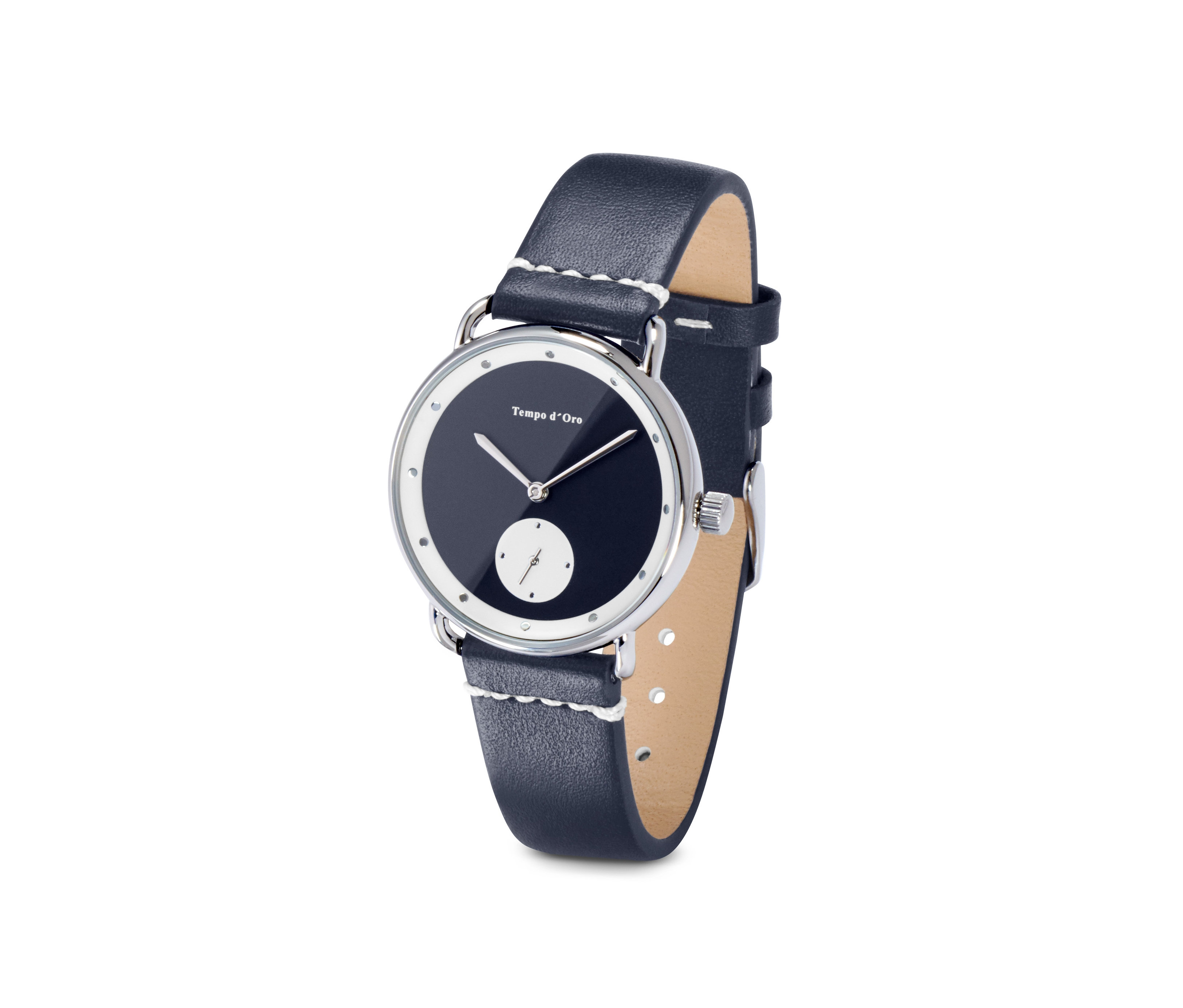 Zbliżenie na damski zegarek ze stali nierdzewnej z małym sekundnikiem.