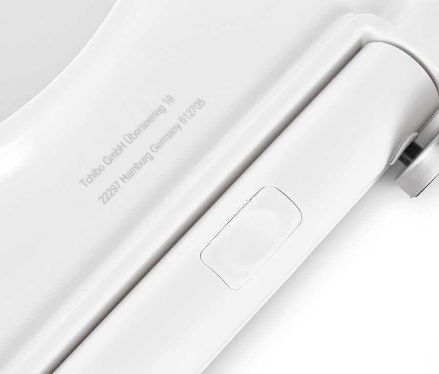 Szczegółowy widok deski sedesowej premium z automatycznym opuszczaniem.