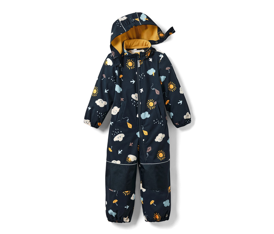 Dziecięcy kombinezon softshell z niebieskim nadrukiem na całej powierzchni.