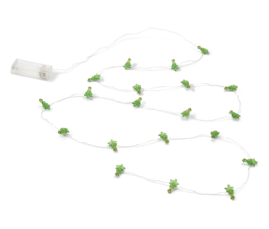 Łańcuch światełek z małymi zielonymi choinkami na białym tle.
